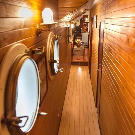 Peniche Mirage, Cabine St Exupery بيت ضيافة *