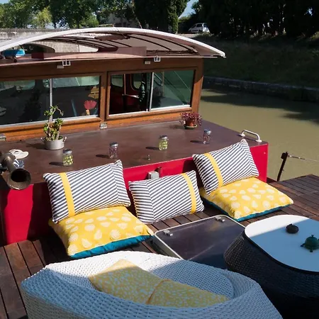 Peniche Mirage, Cabine St Exupery بيت ضيافة قرقشونه