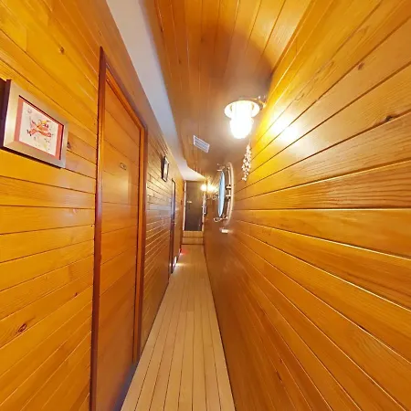 بيت ضيافة Peniche Mirage, Cabine St Exupery قرقشونه
